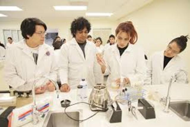 la Facultad de Ciencias Biológicas ofrece cuatro programas de estudio a nivel de licenciatura: el de Biólogo, Químico Bacteriólogo Parasitólogo, Licenciado en Ciencia de Alimentos
