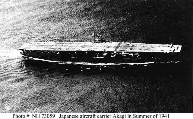 Portaaviones Akagi, sale a flote y es partícipe del ataque de Pearl Harbor.