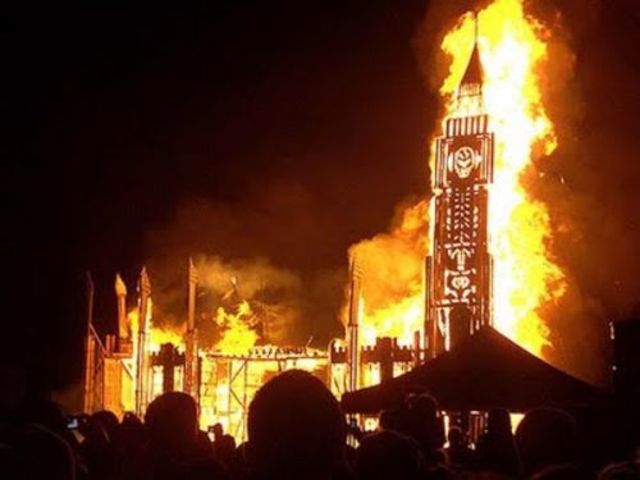 Guy Fawkes' attempt to assassinate king James I by exploding the Houses of Parliaments.