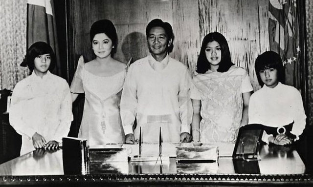 Marcos Family Flees Philippines