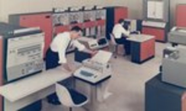 IBM empieza la producción de modelos.