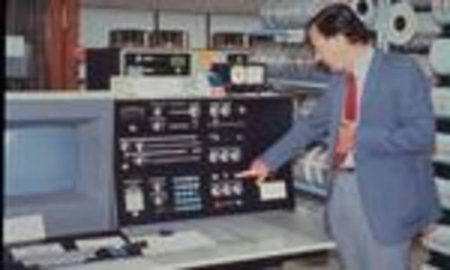 IBM produce la serie 370.