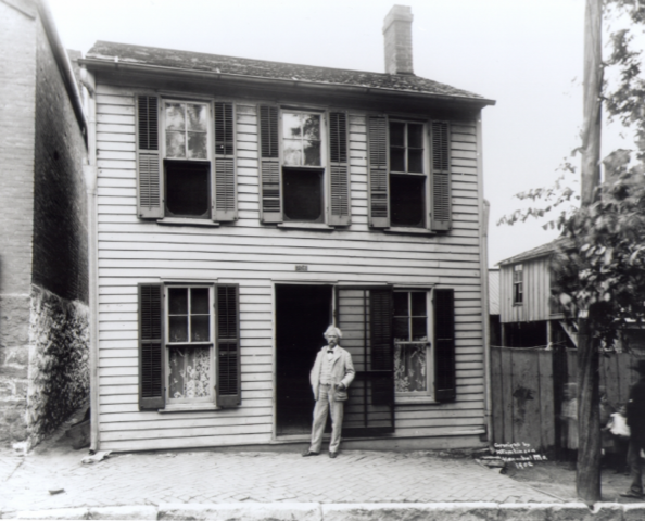 Clements family moves to Hannibal, Missouri