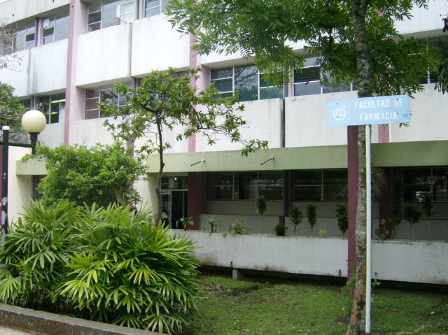 ingreso a la Facultad de Farmacia de la Universidad de Costa Rica