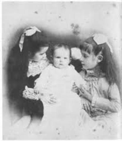 Twain and Landgon have their 3 daughters