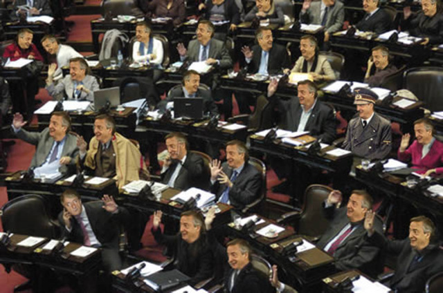 Evalúan incluir la eliminación del voto preferente en la reforma política