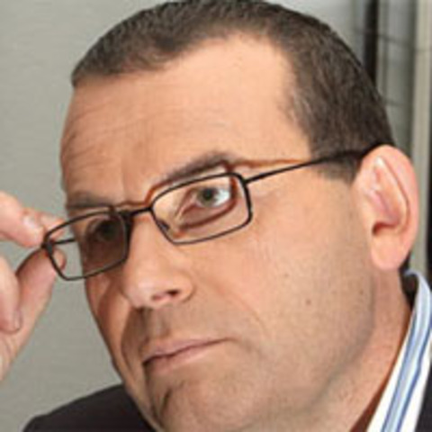 Henry calls TVNZ's programmes "banal" and "unwatchable".