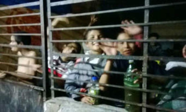 Los niños son abandonados  y maltratados  y bendidos