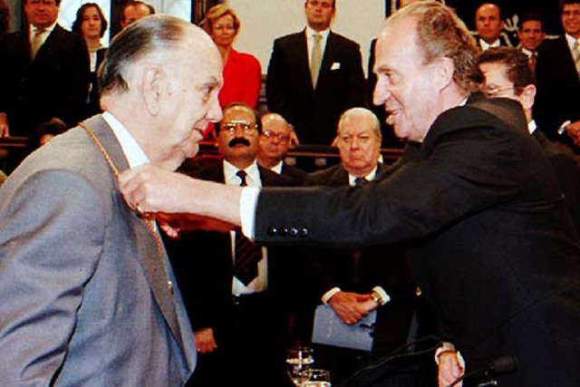 Premio Miguel de Cervantes 1995.
