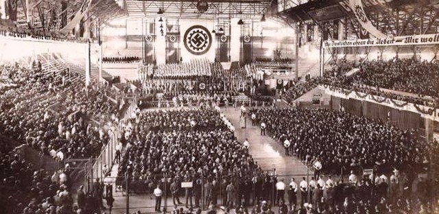 La Alemania nazi y sus socios del Eje le declaran la guerra a Estados Unidos.