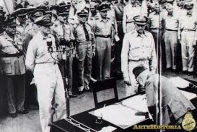 Japón se rinde a Estados Unidos