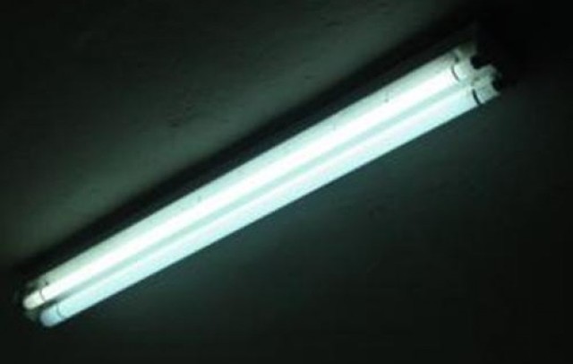 Primera lámpara de neón