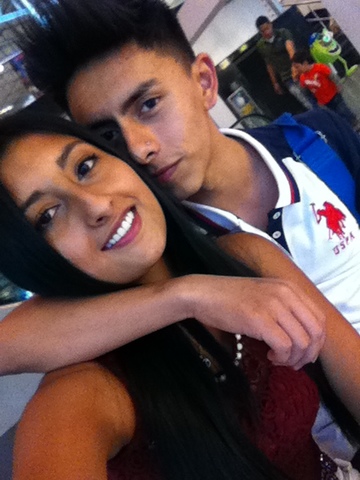 UNA PERSONITA ME HACE FELIZ