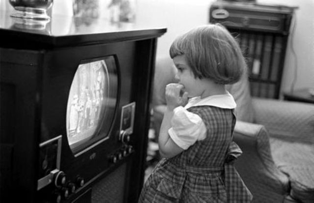 Primeras transmisiones regulares de televisión