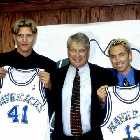Dirk Nowitzki es drafteado