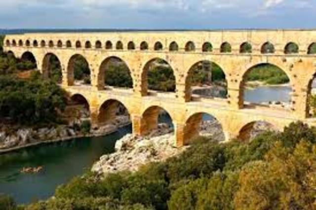 Puente del acueducto Romano en Francia