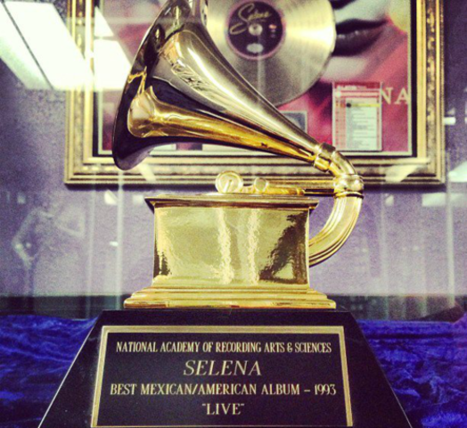 Primer Grammy, por el mejor disco Mexico-estaunidense.