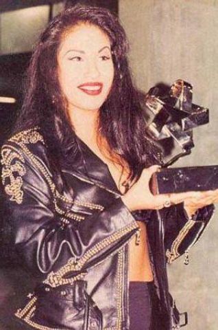 Selena sus dominaciones y premios.