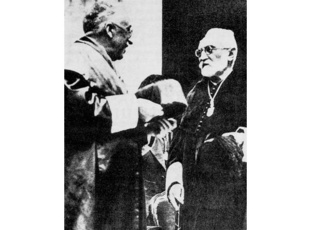 Doctor Honoris Causa y rector vitalicio