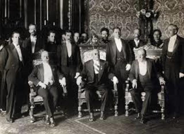 Victoriano Huerta es elegido Presidente de México de 1913 a 1914