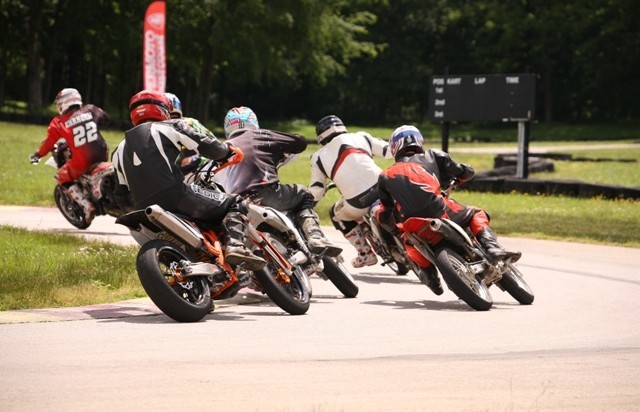 Super Moto Racing
