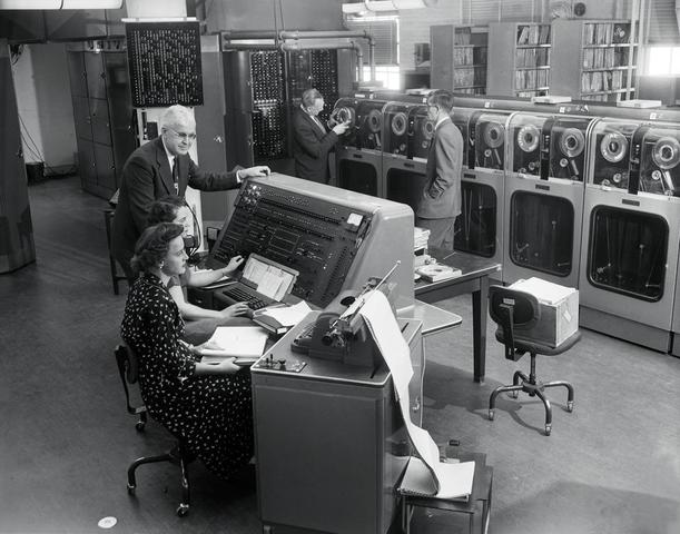 IBM lanza: UNIVAC 1