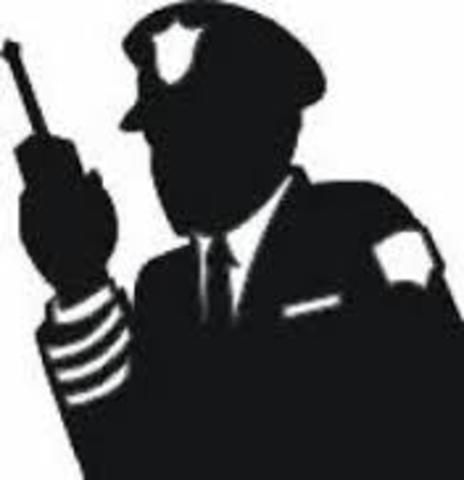 Comenzó a trabajar como celador en la fiscalia.