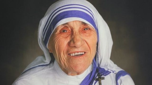 CANONIZACIÓN TERESA DE CALCUTA Dimensiones (Sagrada,Sociedad,Cultural y Divina)