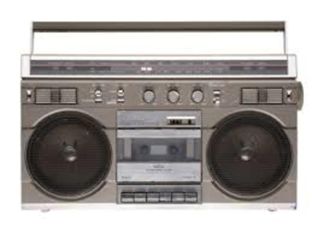 Aparición de la radio.