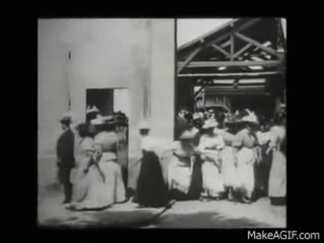 Sortie de l'usine Lumière à Lyon