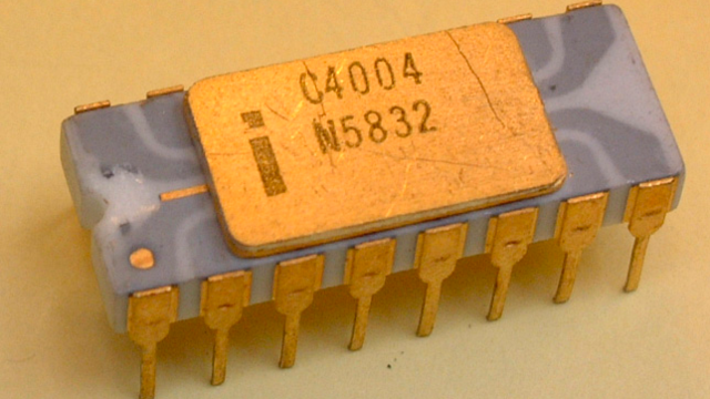 El Intel 4004 que se considera como el primer microprocesador