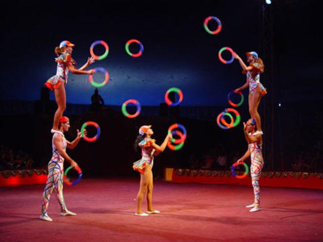 when I was five years,I used to work with my father in pereira in a circus, I wept a lot,I lived in an house rent