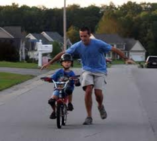 when I was eight years ,I learn to mount in bicycle with my father, I playful a lot , I lived with my mother.