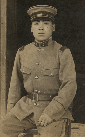 Japan attacks and captures Tsingtao, China