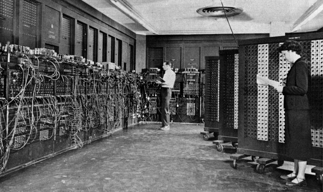Se inventa ENIAC