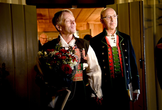 Likekjønnede kan gifte seg i kirken