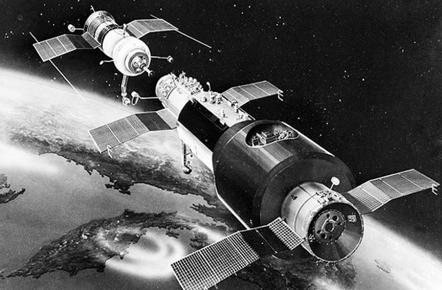 виведена на орбіту перша у світі космічна орбітальна станція «Салют-1»
