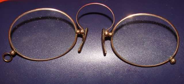 invención de los lentes bifocales