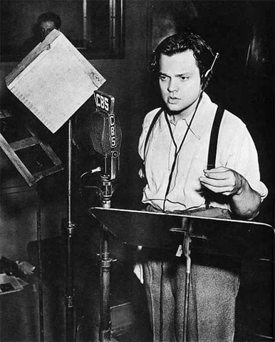 Orson Welles broadcasts the WAR of the worlds