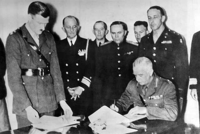 Duitsland tekent de capitulatie