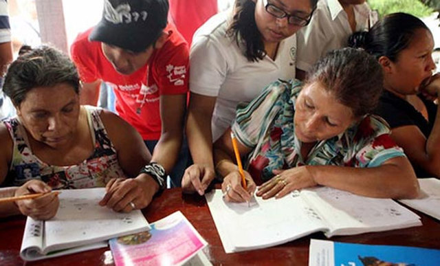 Primer campaña de alfabetización y se creo el seguro social