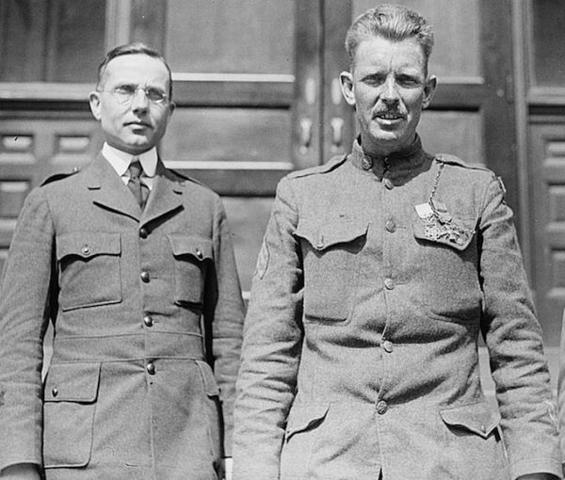 6 US soldiers surrounded by Germans in France, Alvin York given command shoots 20 Germans and captures 132 more