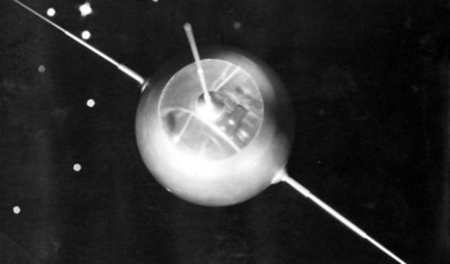 URSS - Lanzamiento del primer satélite artificial.