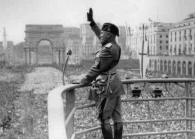 1929: El Partido Fascista de Mussolini forma Gobierno en Italia.