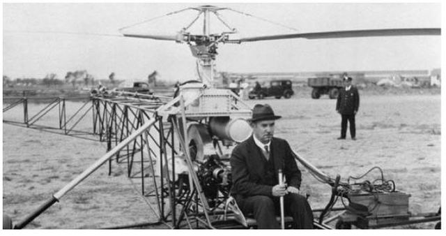 1939: El soviético Igor Sikorsky diseña el primer helicóptero.
