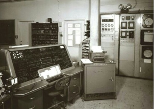 1946. UNIVAC.