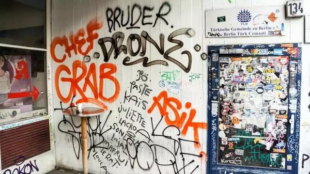 When did graffiti start? and what graffiti type did they use?