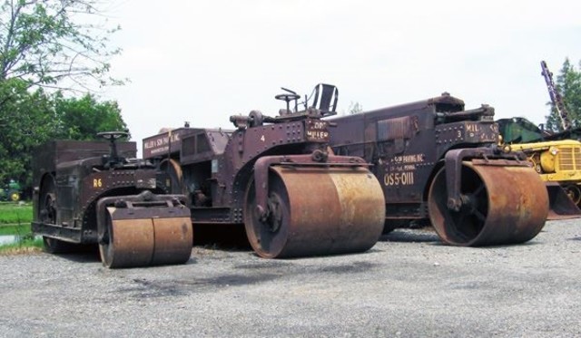 Buffalo-springfield 3 wheel roller with scarifier