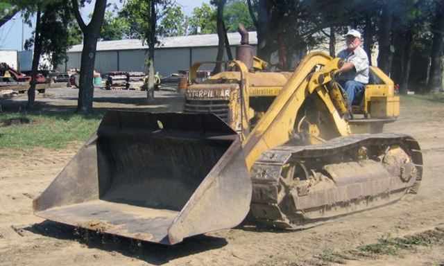Cat HT4 crawler loader