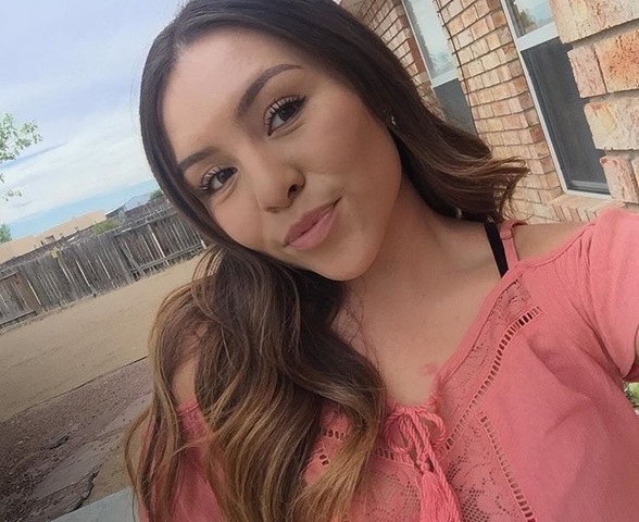 Mi Prima: Taylor Lente